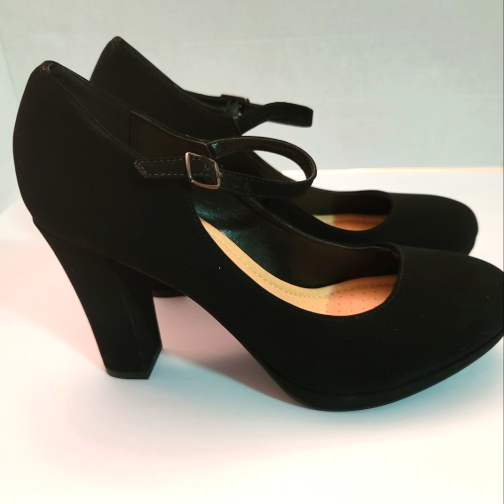 Y.Not Black Pumps
